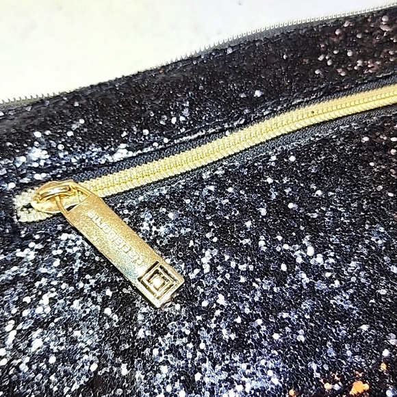 Wristlet Wallet with built-in charger  Liz Claiborne New no tags - Picture 10 of 10